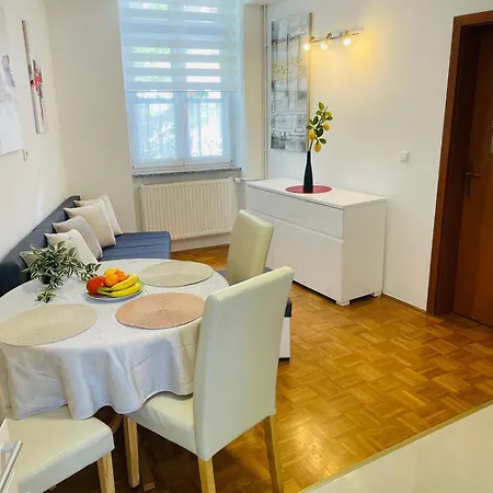 Topel Dom V Centru Mesta 5 *
